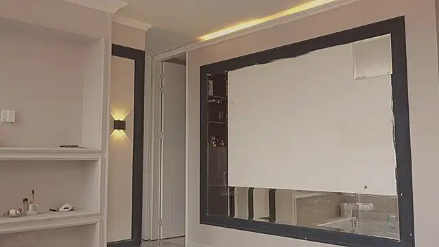 AbrilColls  online show from October 26, 2025, 8:20 pm