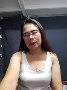 Snapshot of erma_joy chatting on April 22, 2026, 9:21 pm erma joy online show from April 22, 2026, 9:21 pm