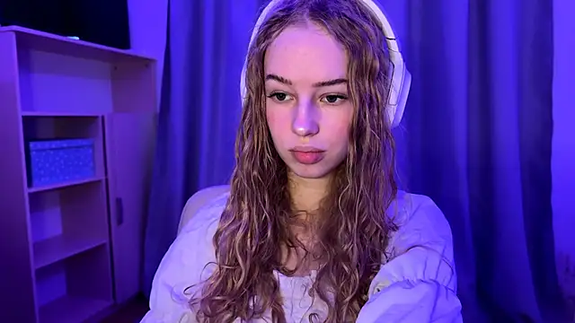 LunaCrave online show from October 31, 2025, 6:21 am