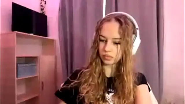 LunaCrave online show from October 15, 2025, 5:17 am