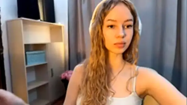 LunaCrave online show from November 3, 2025, 11:14 am