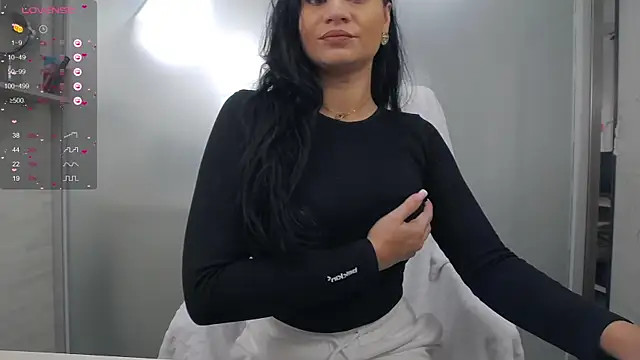 YaraXCox online show from November 5, 2025, 4:26 am