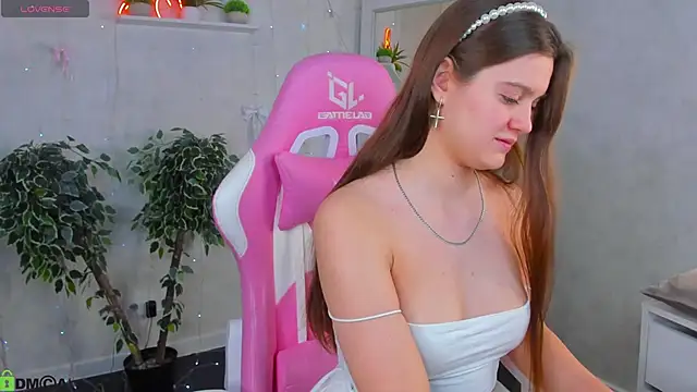 Renesmy Black online show from April 15, 2026, 11:05 pm