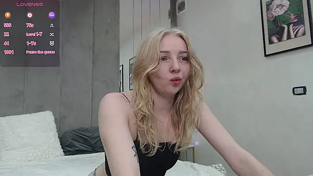 Snapshot of SundyRose chatting on October 22, 2025, 8:30 pm SundyRose online show from October 22, 2025, 8:30 pm