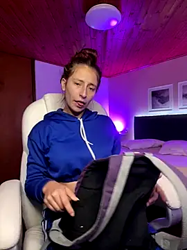 Im scarlett18 online show from October 28, 2025, 7:02 pm