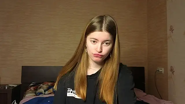 EmiliaCouple online show from June 29, 2026, 11:32 am