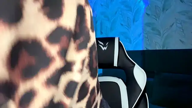 EvaPeace online show from November 5, 2025, 4:43 pm