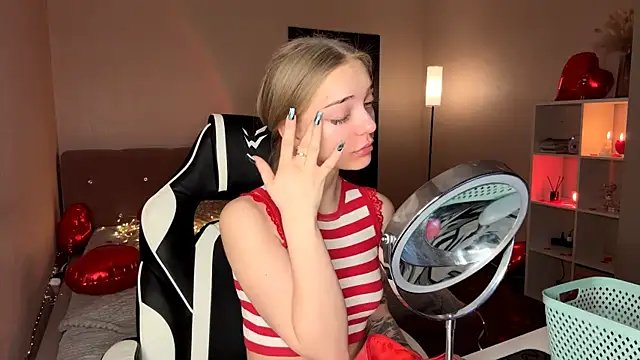 Snapshot of EvaPeace chatting on February 14, 2026, 7:58 pm EvaPeace online show from February 14, 2026, 7:58 pm