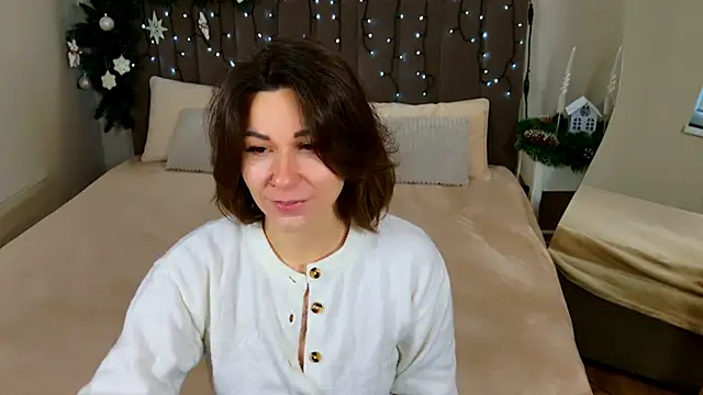 EdenSolis online show from December 14, 2025, 9:37 am