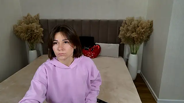 EdenSolis online show from October 28, 2025, 7:07 am