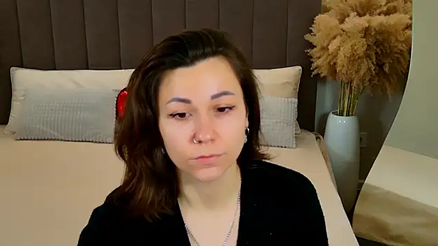 EdenSolis online show from April 5, 2026, 8:54 am