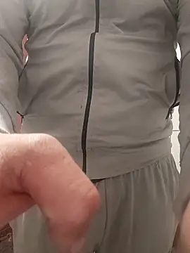 Snapshot of Alexszader36 chatting on April 5, 2026, 11:33 pm Alexszader36 online show from April 5, 2026, 11:33 pm