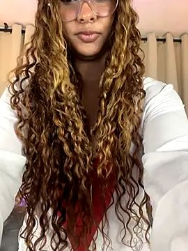 Snapshot of Luna_Vex chatting on October 14, 2025, 7:25 pm Luna Vex online show from October 14, 2025, 7:25 pm