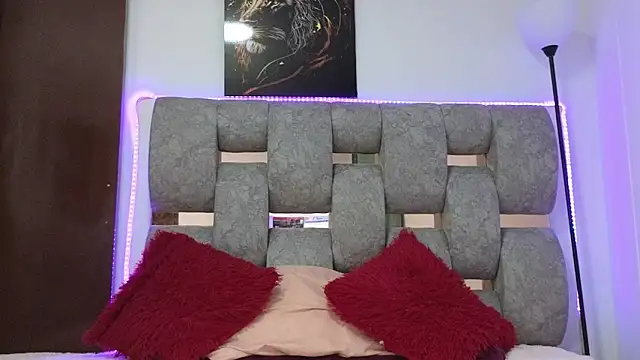 alix kitty online show from December 18, 2025, 8:23 pm