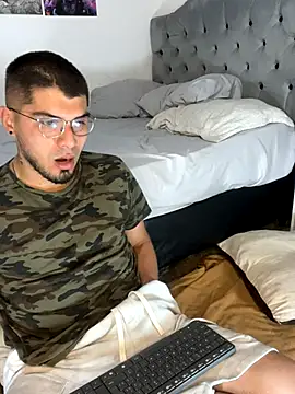 mirallesandbig online show from October 15, 2025, 10:07 pm