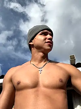 mirallesandbig online show from October 19, 2025, 9:17 pm