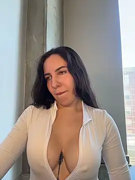 Lolathebaddie online show from April 5, 2026, 6:14 pm