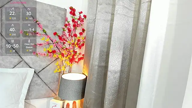  naylaa  online show from April 22, 2026, 3:02 am