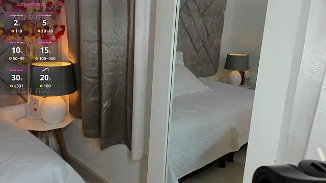  naylaa  online show from April 15, 2026, 3:12 am