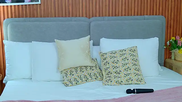 JulliRoss online show from April 9, 2026, 6:19 am