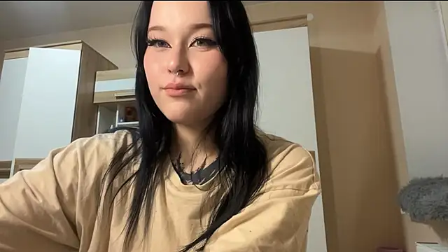 KristenGoodmon online show from October 10, 2025, 11:33 am