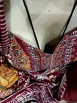 Snapshot of HOT-CPL-11 chatting on November 23, 2025, 5:56 pm HOT-CPL-11 online show from November 23, 2025, 5:56 pm