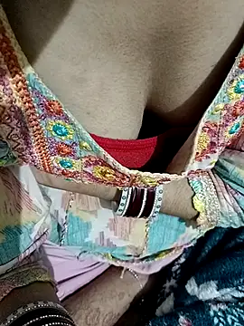 Snapshot of HOT-CPL-11 chatting on November 9, 2025, 6:45 pm HOT-CPL-11 online show from November 9, 2025, 6:45 pm