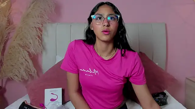 paulacastilla online show from November 20, 2025, 4:02 am