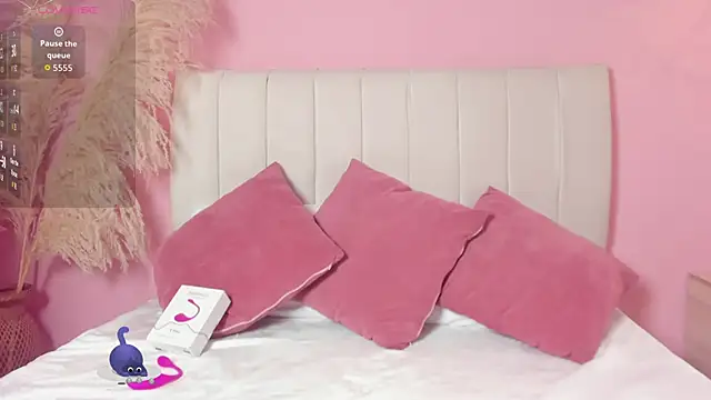 paulacastilla online show from November 22, 2025, 4:33 am