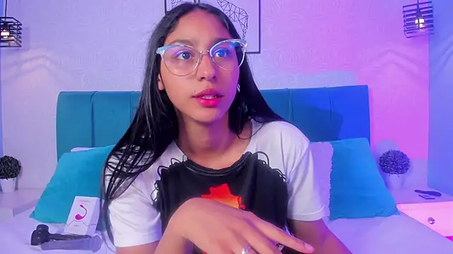 paulacastilla online show from November 6, 2025, 1:04 pm