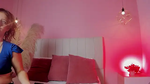 paulacastilla online show from November 15, 2025, 4:16 am