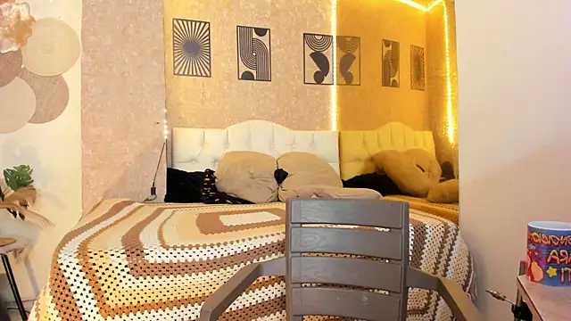 SofiaLustera online show from November 9, 2025, 9:35 am