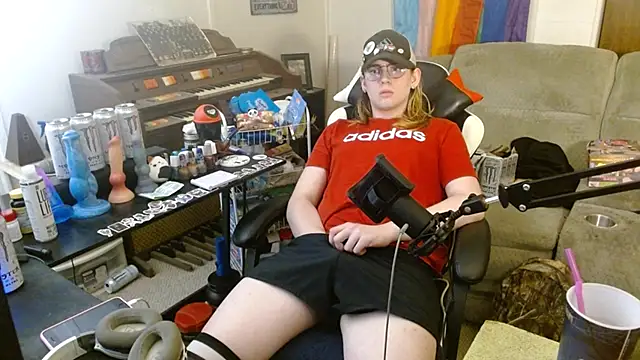 Kat witha Peen online show from October 26, 2025, 10:59 am