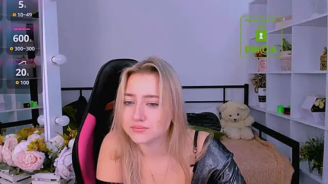 Snapshot of Lulu___Moon chatting on November 16, 2025, 6:40 am Lulu Moon online show from November 16, 2025, 6:40 am