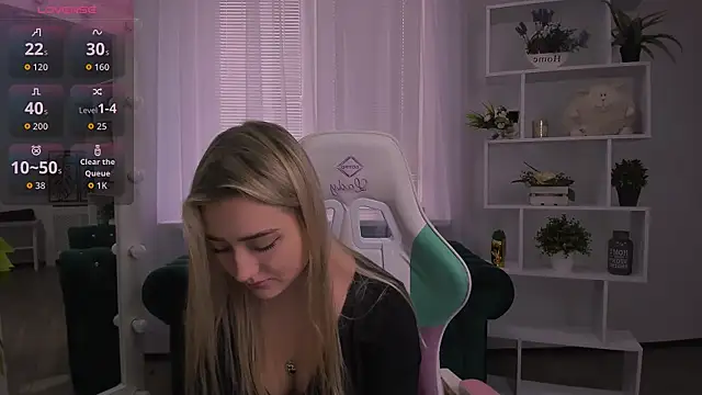 Snapshot of Lulu___Moon chatting on November 13, 2025, 8:51 am Lulu Moon online show from November 13, 2025, 8:51 am