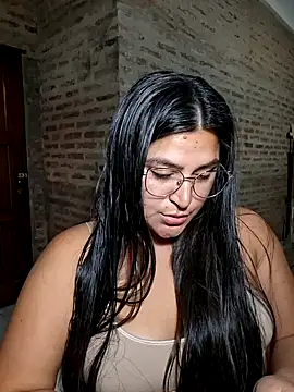 Snapshot of morenalatinaa chatting on March 3, 2026, 10:39 pm morenalatinaa online show from March 3, 2026, 10:39 pm