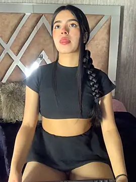 LunaMoore Pink online show from February 11, 2026, 12:38 pm