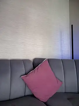 LunaMoore Pink online show from October 22, 2025, 1:21 pm