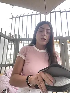 Snapshot of ElectraPink_ chatting on February 14, 2026, 1:22 pm ElectraPink online show from February 14, 2026, 1:22 pm