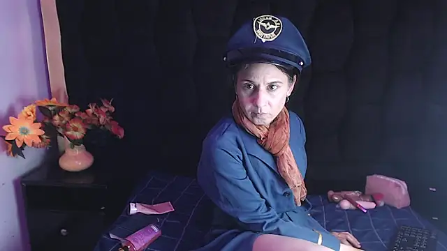 Snapshot of Kylie_Bloom chatting on November 14, 2025, 10:02 pm Kylie Bloom online show from November 14, 2025, 10:02 pm