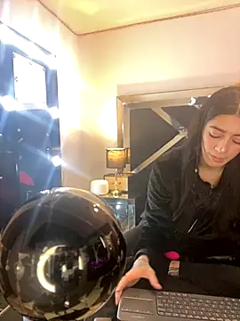 Moon Magic online show from November 5, 2025, 7:28 pm