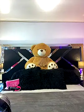 Moon Magic online show from November 24, 2025, 10:32 pm