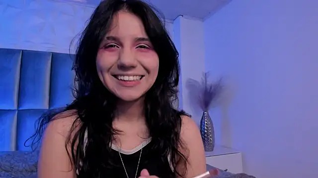 HollyPeach online show from May 28, 2026, 7:42 pm