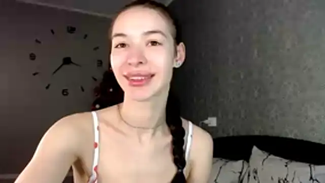 Daphne Darkthorn online show from December 23, 2025, 2:33 am