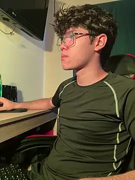 Im Camii online show from December 20, 2025, 8:33 pm