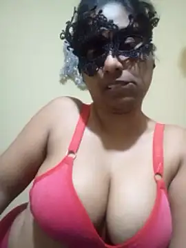 Expose Queen online show from January 10, 2026, 4:57 pm