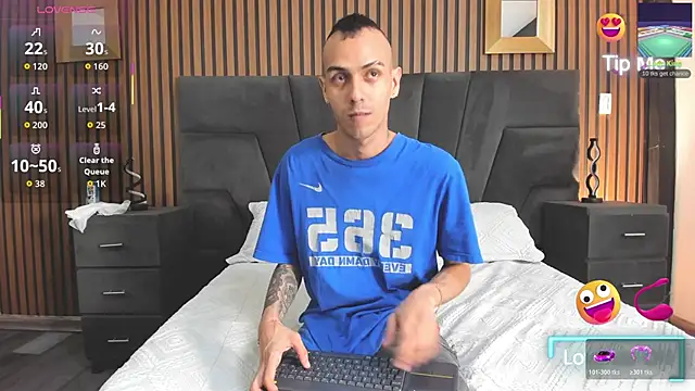 DerryAndIzzy online show from November 12, 2025, 4:16 am