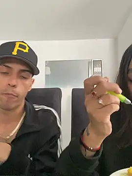 DerryAndIzzy online show from January 13, 2026, 5:50 pm