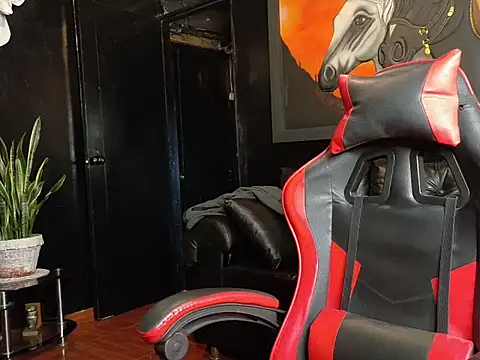 Snapshot of Molotov_Explosive chatting on February 2, 2026, 12:31 am Molotov Explosive online show from February 2, 2026, 12:31 am