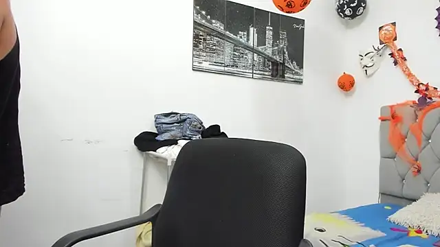 Sofi And Santy online show from November 8, 2025, 1:53 am